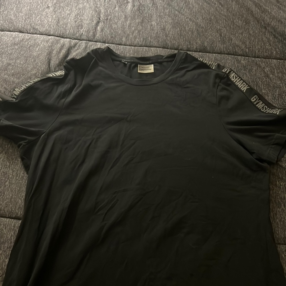 Gym Shark black xxl but fits like a xl. Didn’t hardly wear it.